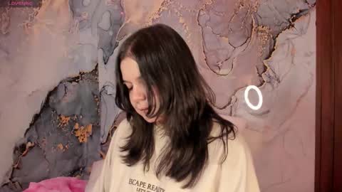 Hello guys my name is Sofi and Lizzie and  Vanessa online show from 03/01/26, 08:49