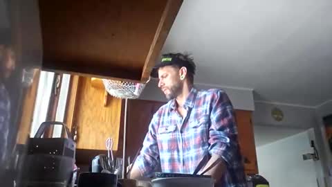 cguffey2284 online show from 12/17/25, 04:24