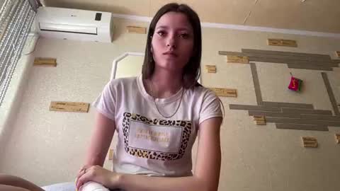 Snapshot of chaesoffel chatting on 06/21/26, 08:06 Luna online show from 06/21/26, 08:06
