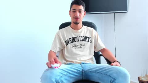 Snapshot of chandler_kenji chatting on 05/08/26, 12:43 Kenji online show from 05/08/26, 12:43