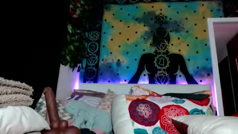 Snapshot of chaneel_ chatting on 12/19/24, 06:01 Chanel M. online show from 12/19/24, 06:01