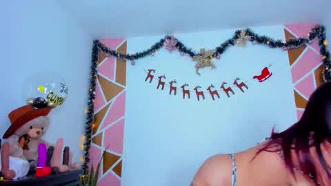  Chanel Parker  online show from 12/18/25, 12:38