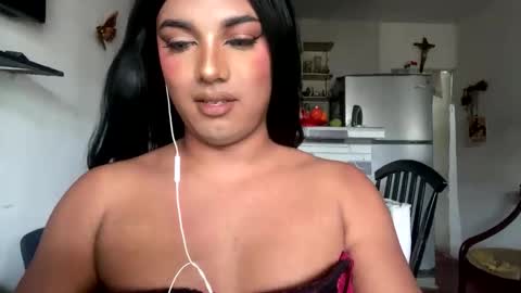 Snapshot of chanelfancy chatting on 05/21/26, 01:18 chanelfancy online show from 05/21/26, 01:18