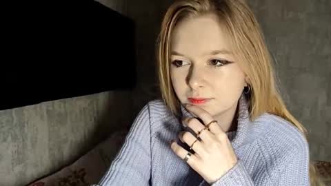 Snapshot of chanelledroz chatting on 12/19/25, 07:26 Lia online show from 12/19/25, 07:26