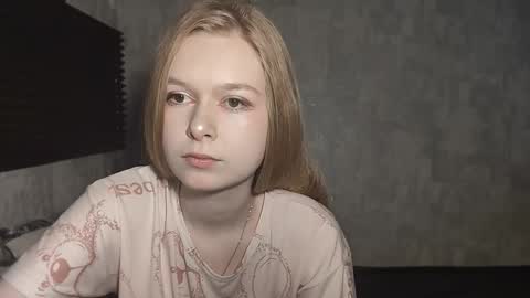 Snapshot of chanelledroz chatting on 02/11/26, 07:13 Lia online show from 02/11/26, 07:13