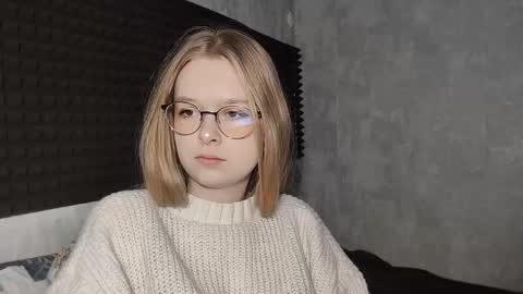 Snapshot of chanelledroz chatting on 02/24/26, 07:39 Lia online show from 02/24/26, 07:39