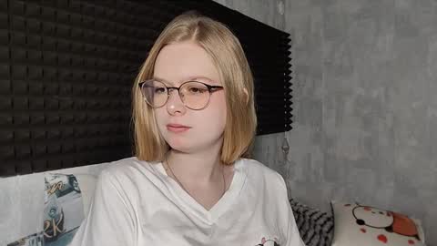 Snapshot of chanelledroz chatting on 03/02/26, 06:47 Lia online show from 03/02/26, 06:47