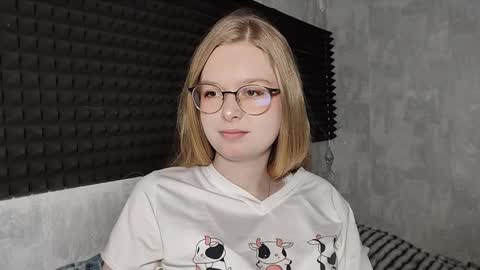 Snapshot of chanelledroz chatting on 03/02/26, 07:15 Lia online show from 03/02/26, 07:15