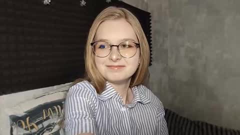 Snapshot of chanelledroz chatting on 03/06/26, 05:37 Lia online show from 03/06/26, 05:37