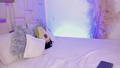 Snapshot of channel_kox chatting on 09/16/25, 02:23  x online show from 09/16/25, 02:23