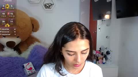 Isabella online show from 12/31/24, 12:04