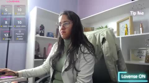 Snapshot of chantal_adams0 chatting on 06/26/26, 01:26 chantal online show from 06/26/26, 01:26