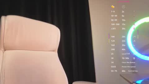 Snapshot of chantall_valkoba chatting on 10/27/25, 04:38 Chantall online show from 10/27/25, 04:38