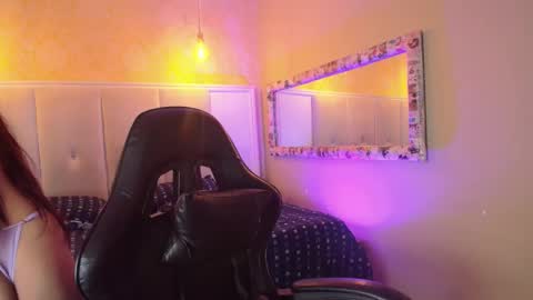  chantalpetit  online show from 04/21/26, 06:23