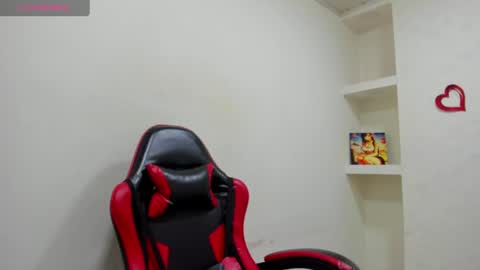 Snapshot of chantalvedette chatting on 07/17/26, 12:23 online show from 07/17/26, 12:23