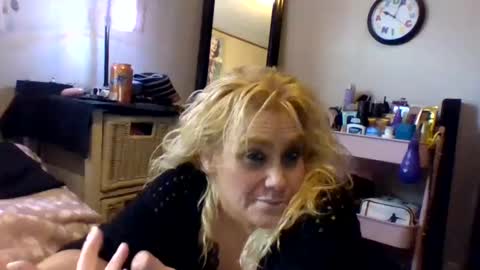 Snapshot of chaosangel33 chatting on 09/23/25, 03:59 Ms. Behaving online show from 09/23/25, 03:59