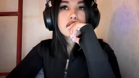 Lola online show from 12/02/25, 06:25