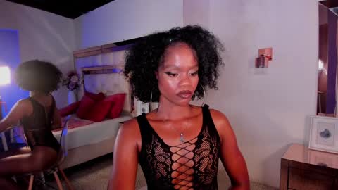 Snapshot of charis_hill chatting on 02/05/25, 01:04 charis_hill online show from 02/05/25, 01:04