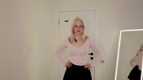 Tessa online show from 05/30/26, 08:11