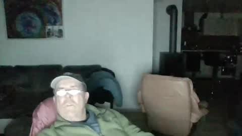 Snapshot of charles6064 chatting on 01/01/25, 04:18 charles6064 online show from 01/01/25, 04:18