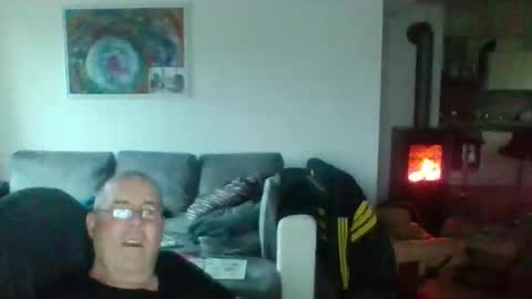 Snapshot of charles6064 chatting on 11/18/25, 07:13 charles6064 online show from 11/18/25, 07:13