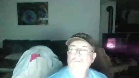 Snapshot of charles6064 chatting on 12/19/25, 01:23 charles6064 online show from 12/19/25, 01:23
