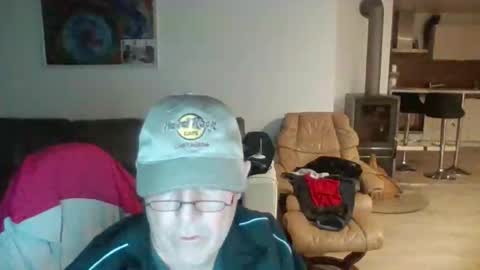 Snapshot of charles6064 chatting on 05/09/26, 10:26 charles6064 online show from 05/09/26, 10:26
