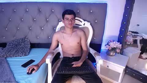 Snapshot of charlie_cock_ chatting on 10/09/25, 04:32 Charlie online show from 10/09/25, 04:32