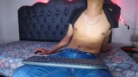 Snapshot of charlie_cock_ chatting on 10/21/25, 09:04 Charlie online show from 10/21/25, 09:04