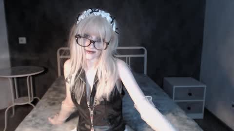 Snapshot of charlie_crystal chatting on 11/27/25, 07:27 Charlie online show from 11/27/25, 07:27