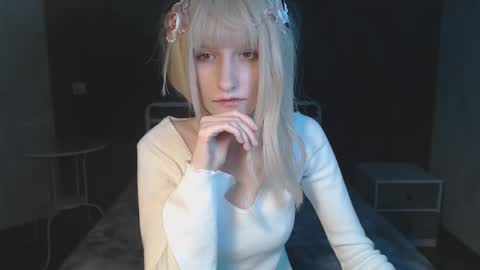 Snapshot of charlie_crystal chatting on 12/18/25, 04:07 Charlie online show from 12/18/25, 04:07