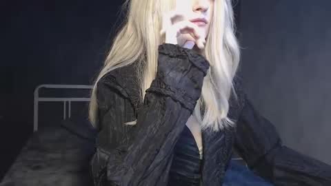 Snapshot of charlie_crystal chatting on 02/19/26, 01:56 Charlie online show from 02/19/26, 01:56