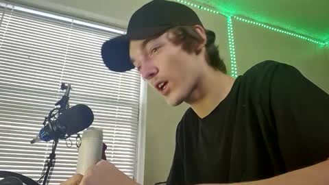 Snapshot of charlied09302 chatting on 10/28/25, 09:17 char sexiness online show from 10/28/25, 09:17