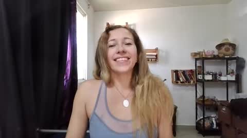 Snapshot of charlot_ponze chatting on 08/05/26, 06:00 charlott online show from 08/05/26, 06:00
