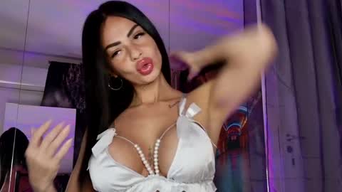 Snapshot of charlott3_1 chatting on 04/27/26, 01:25 CHARLOTTE online show from 04/27/26, 01:25