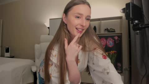 Snapshot of charlottawells chatting on 03/08/25, 02:40 CharlottaWells online show from 03/08/25, 02:40