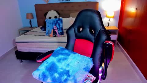 Charlotte  online show from 02/11/26, 04:45