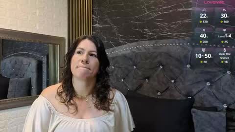 Snapshot of charlotte__g chatting on 04/27/26, 10:46 charlotte online show from 04/27/26, 10:46