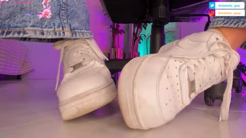 charlotte  grey online show from 10/10/25, 08:19