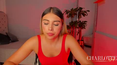 Snapshot of charlotte__grey chatting on 05/27/26, 01:57 charlotte grey online show from 05/27/26, 01:57