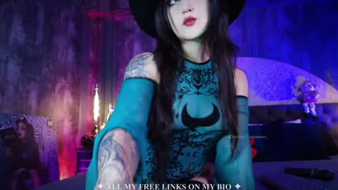 Charlotte online show from 12/02/25, 06:36