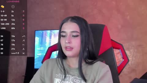 Snapshot of charlotte_greys chatting on 01/29/25, 01:37 Charlotte  online show from 01/29/25, 01:37