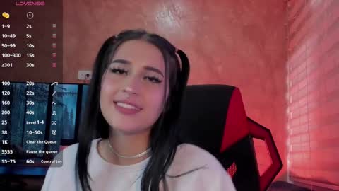 Snapshot of charlotte_greys chatting on 02/17/25, 10:25 Charlotte  online show from 02/17/25, 10:25