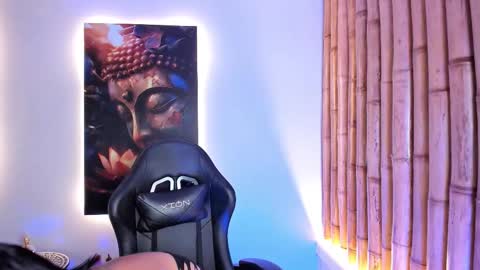 CHARLOTTE  online show from 10/23/25, 07:45