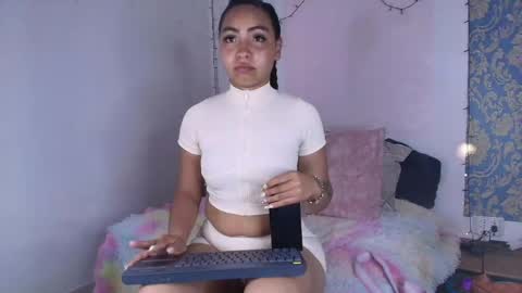 charlotte_princess_1 online show from 04/26/26, 12:52
