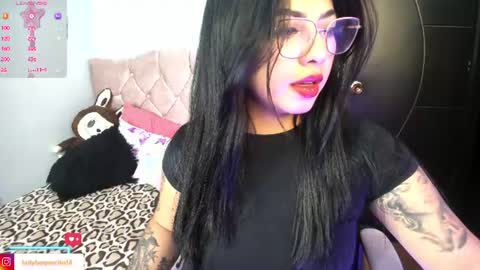 Snapshot of charlotte_queen20 chatting on 06/11/26, 04:32 Charlotte online show from 06/11/26, 04:32