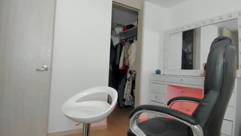 Yuli online show from 01/14/26, 03:45