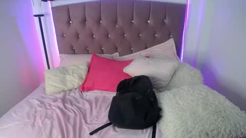 charlotte_walker1 online show from 03/12/25, 05:57