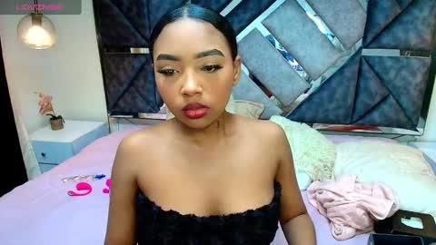 charlotte_walker1 online show from 09/24/25, 03:54