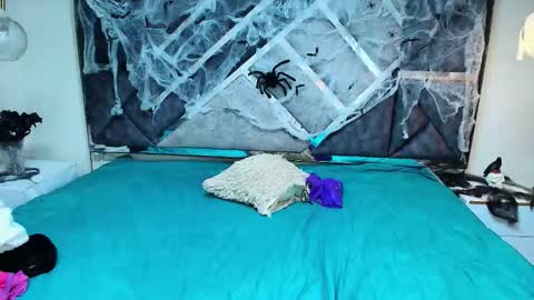 charlotte_walker1 online show from 10/15/25, 03:17